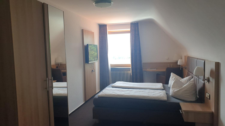 Bedroom 2, Restaurant und Hotel Alter Brunnen, Erlangen-Höchstadt