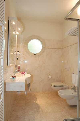 Bathroom 2, Hotel Castello, Modena