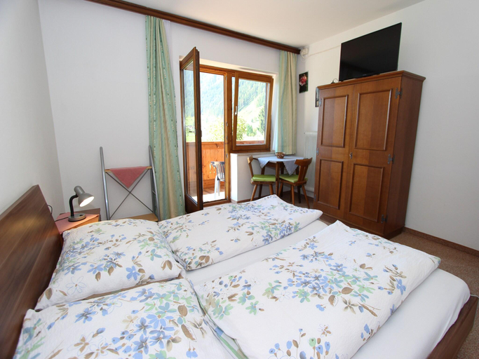 Bedroom 2, Apartment in Maishofen near Ski Slopes, Zell am See