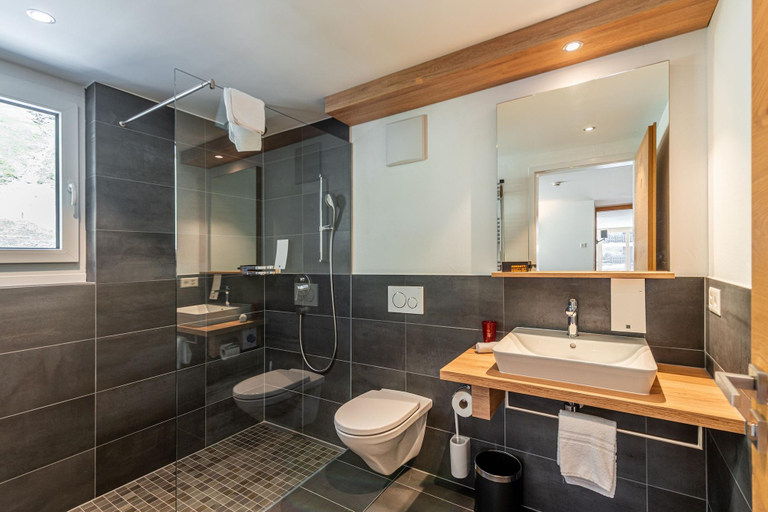 Bathroom 5, Naco Aparthotel & Spa, Visp