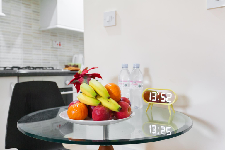 Food & Drinks 5, Euston Modern Apartments, London