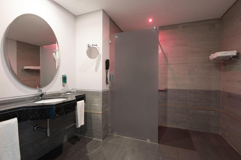 Bathroom 4, Vila Gale Evora, Évora