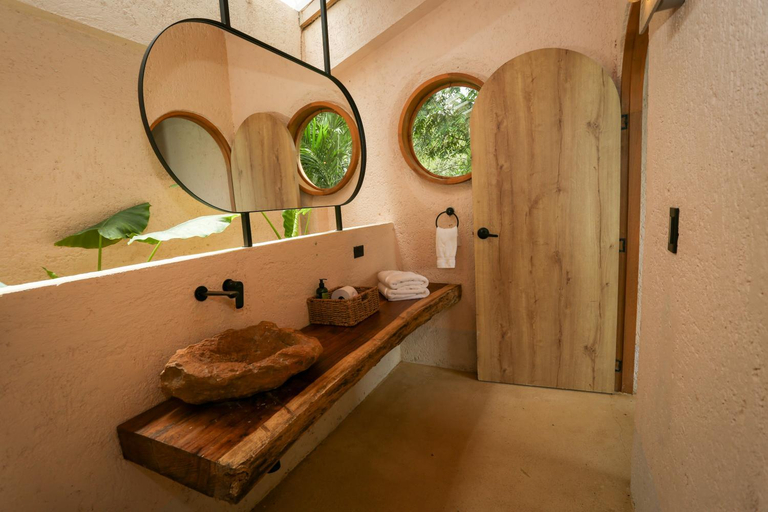 Bathroom 5, Hotel Tahiti, Fredonia
