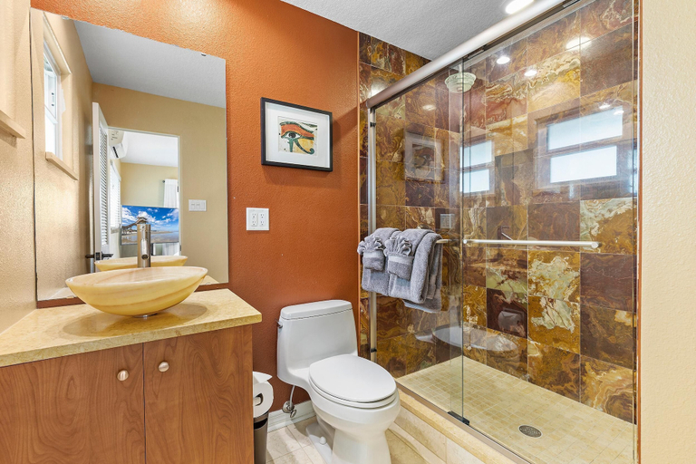 Bathroom 3, Evergreen, Volusia