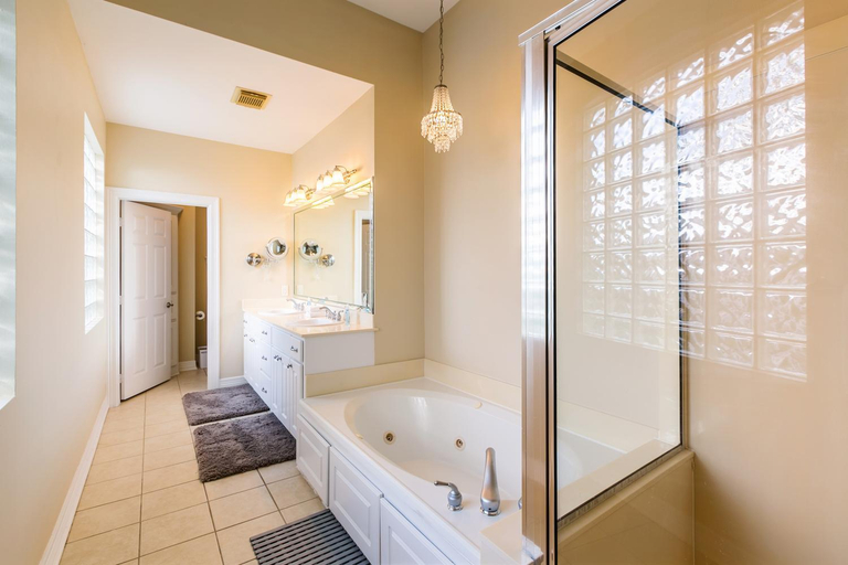 Bathroom 3, Montrose Lodge by Dunyha, Houston