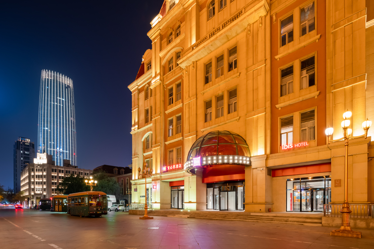 Exterior & Views