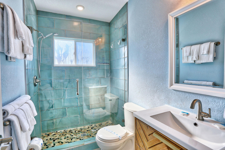 Bathroom, Shore Thing, Pinellas