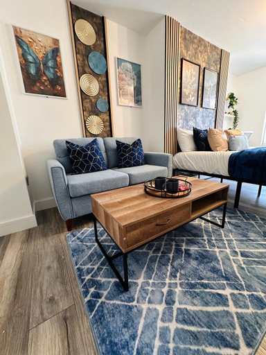 4, Elegant Studio Apartment within a shared house in Harborne Park Road - Birmingham R4, Birmingham