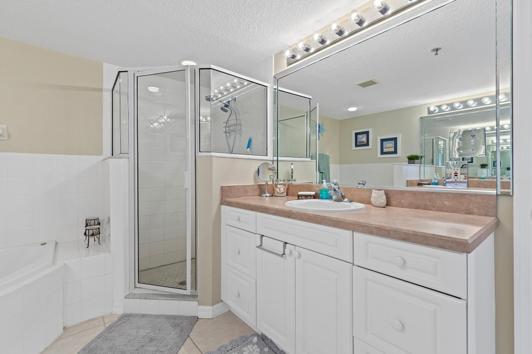 Bathroom 4, Oceanwalk 6-505, Volusia