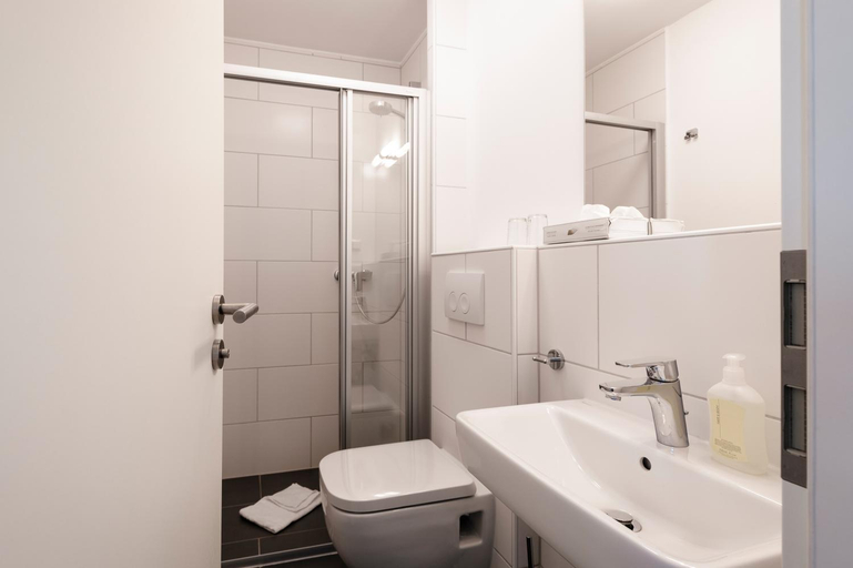 Bathroom 3, Hotel auf den Hummerklippen, Pinneberg