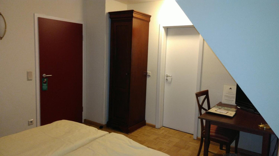 Room 2, Dreimädelhaus Bremen Hotel & Restaurant, Oldenburg