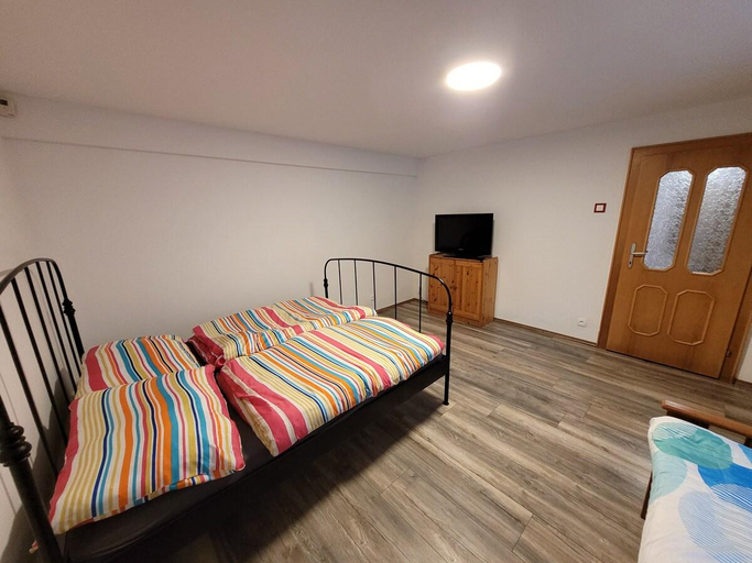 Bedroom 2, ONE SelfCheckIn 3 km freeway, Mistelbach