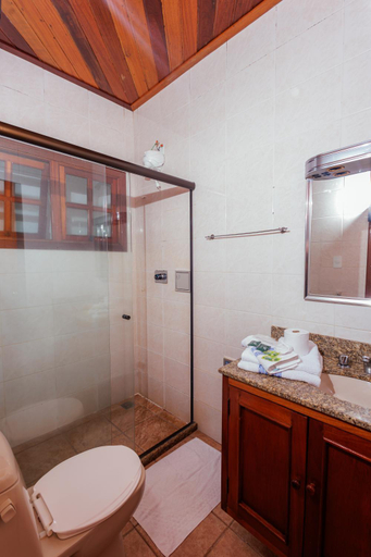Bathroom 3, Chateau Palace Hotel, São Lourenço