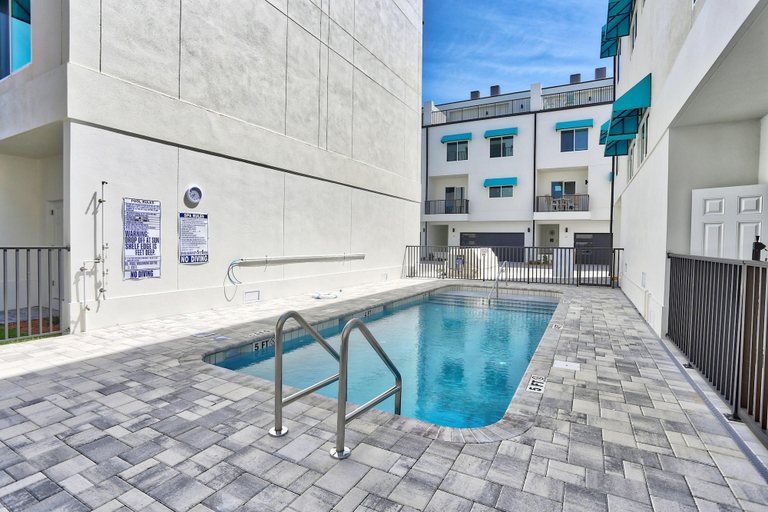 Sport & Beauty 5, Azul Townhomes C1 - Sol Retreat, Pinellas