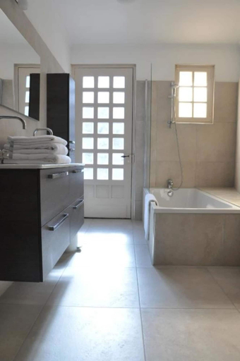 Bathroom 5, Les Terrasses de la Roque Alric, Vaucluse