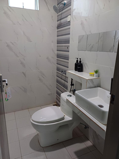 Bathroom, Mengkuang Villa, Penarik, Setiu