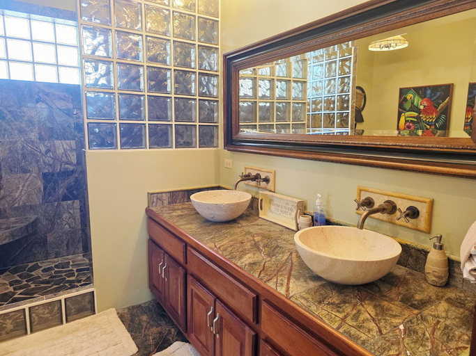 Bathroom 3, Oceans 23