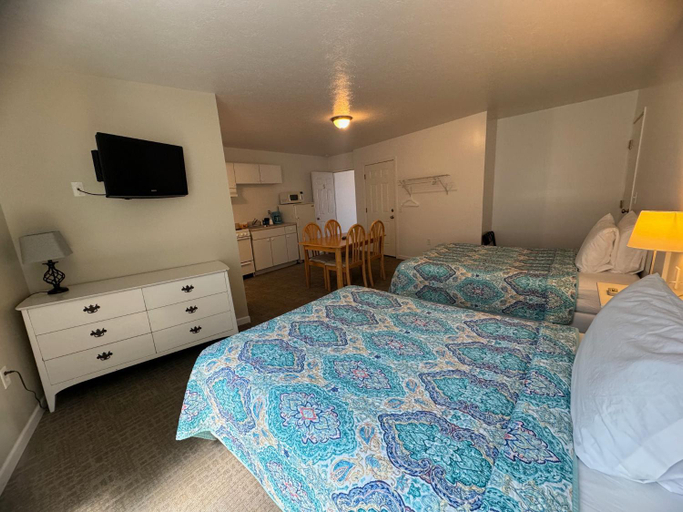 Bedroom 2, Lake View Motel & Gift Shop, Missaukee