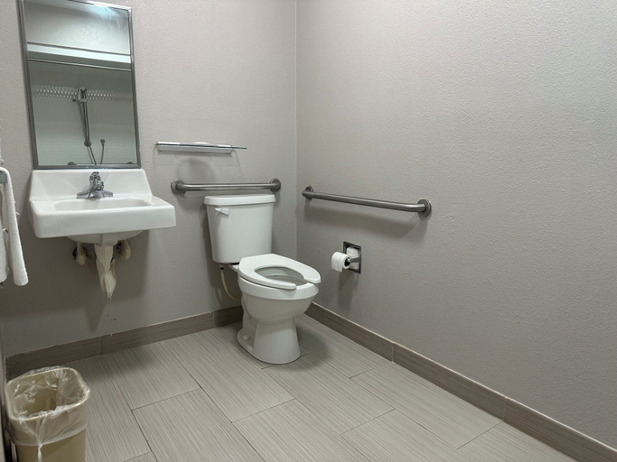 Bathroom 4, Quality Inn Adairsville - Calhoun South, Bartow