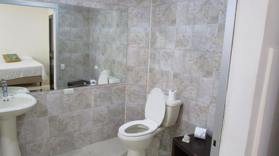 Bathroom 3, Sueno Tranquilo, Aguirre
