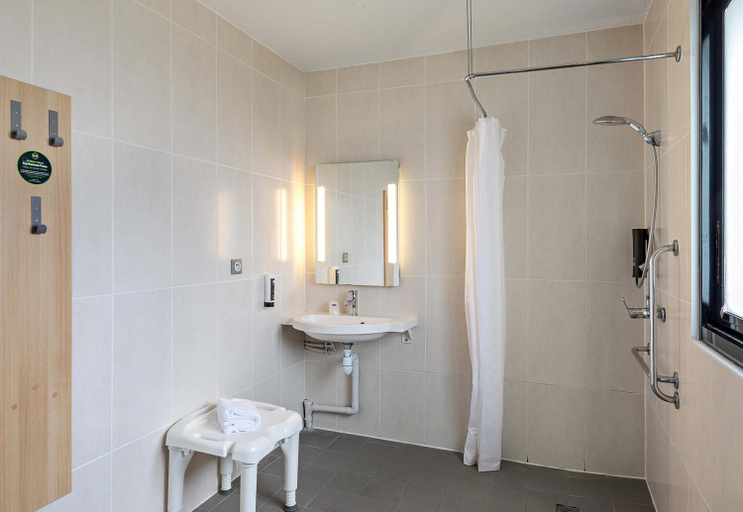 Bathroom 3, B&B HOTEL Rouen Saint-Etienne-du-Rouvray, Seine-Maritime