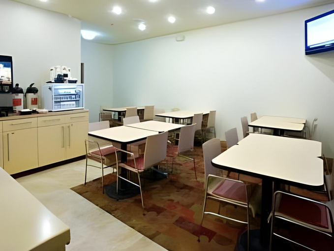 Food & Drinks 5, MainStay Suites Columbia Harbison, Richland