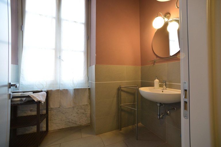 Bathroom 5, Ostello Palazzo Nizza, Massa Carrara
