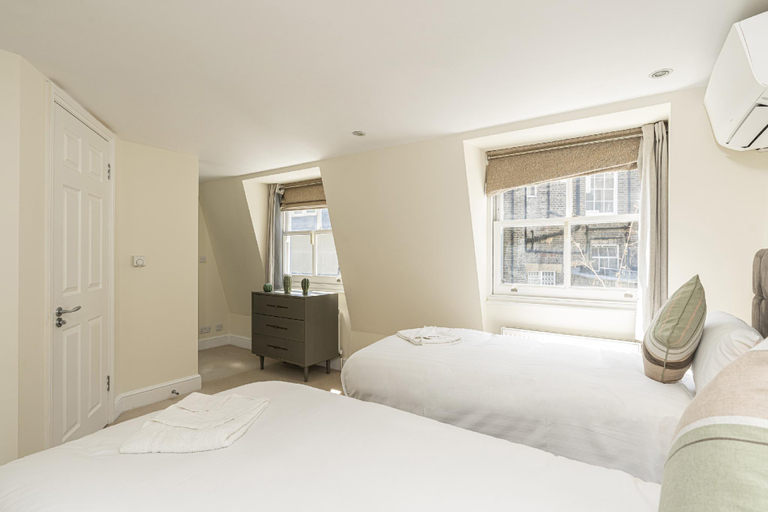 Bedroom 2, Fabulous House near the Science Museum, London