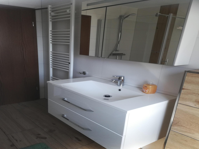 Bathroom 3, Wohnung in Silbecke mit Pool und Wald, Olpe