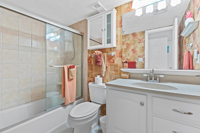 Bathroom 3, Sunrise 502, Volusia
