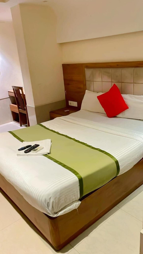 Bedroom 5, Hotel RR Inn, Mumbai Suburban
