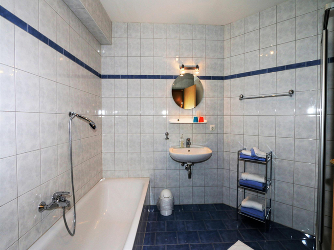 Bathroom 3, Apartment in Bichlbach near Zugspitze, Reutte