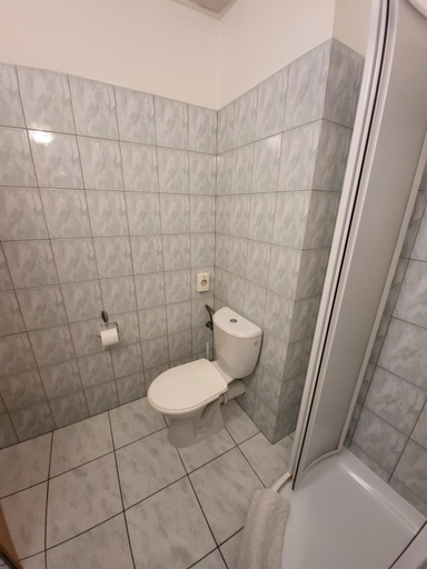 Bathroom 5, Hotel Hokejka, Prievidza