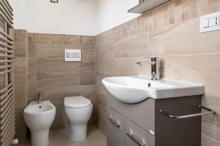 Bathroom 2, Palazzina Carracci, Bologna