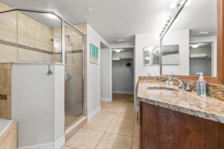 Bathroom 4, Oceanwalk 18-301, Volusia