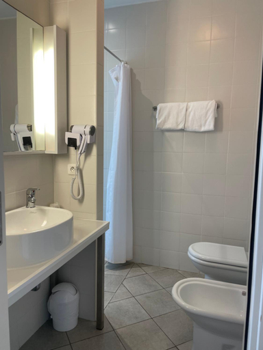 Bathroom 3, Torremare, Haute-Corse