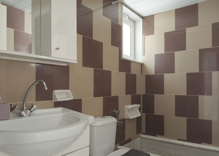 Bathroom 3, Reina Apartments, Crete