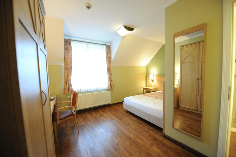 Room 3, Dreimädelhaus Bremen Hotel & Restaurant, Oldenburg