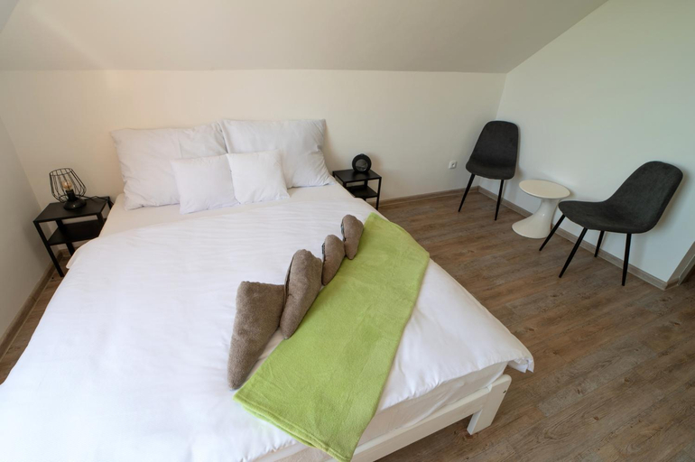 Bedroom 2, Formule, Chomutov