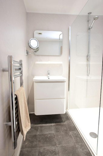 Bathroom 2, The White Hart, Lincolnshire