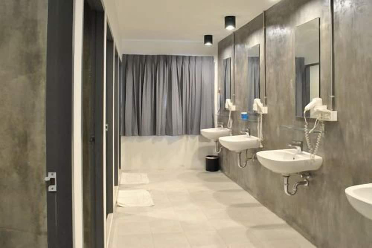 Bathroom 3, My Hostel Ratchada, Chatuchak