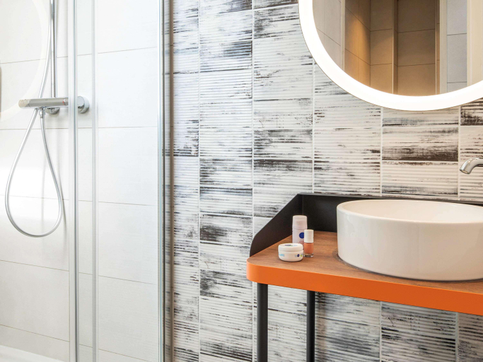 Bathroom 4, Ibis Styles Paris Gare De Lyon Bastille, Paris