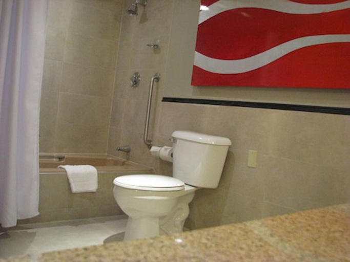 Bathroom 4, Wyndham Gatineau-Ottawa & Conference Centre, Communauté-Urbaine-de-l'Outaouais