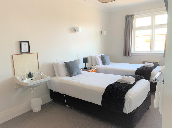 Others 5, Ranfurly Hotel, Central Otago