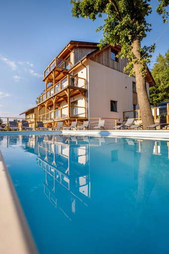 Sport & Beauty 2, Apartamenty Larice podgrzewany basen do 20wrzesnia , balia i sauna, Lubań