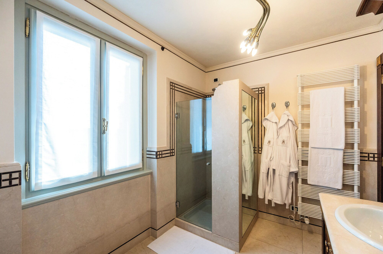 Bathroom 4, Palazzo Porta Picta, Bergamo