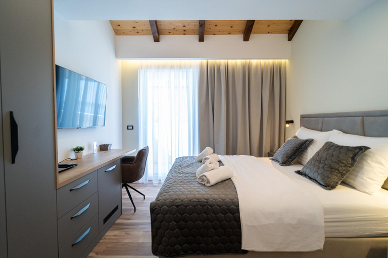 Bedroom 1, Seafront Sunset Room 1 by Belmont Realty, Zadar