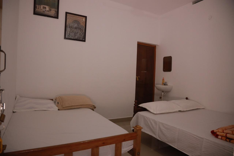 Bedroom 2, Breezeinn, Theni