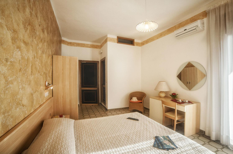 Others 4, Hotel Royal, Salerno