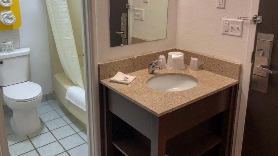 Bathroom, motel6, La Crosse